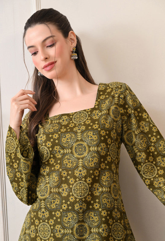 SANGAKURTI Green Tops