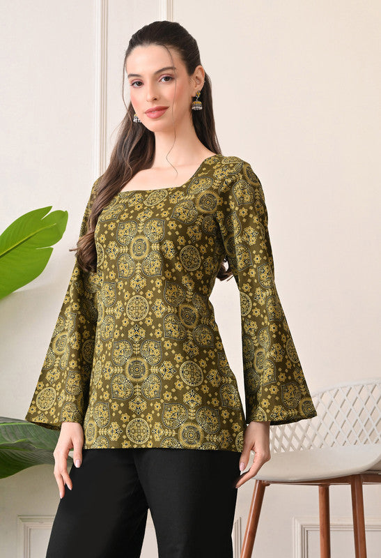 SANGAKURTI Green Tops